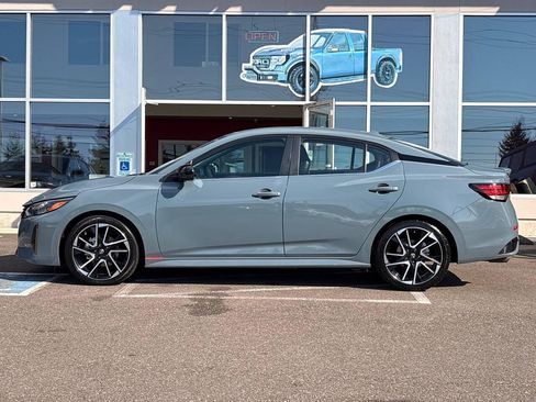 Used 2025 Nissan Sentra SR w/ SR Premium Package FWD image 4