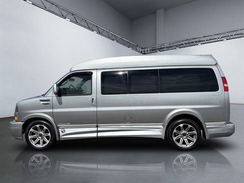 Used 2018 GMC Savana 2500 w/ Enhanced Convenience Package image 2