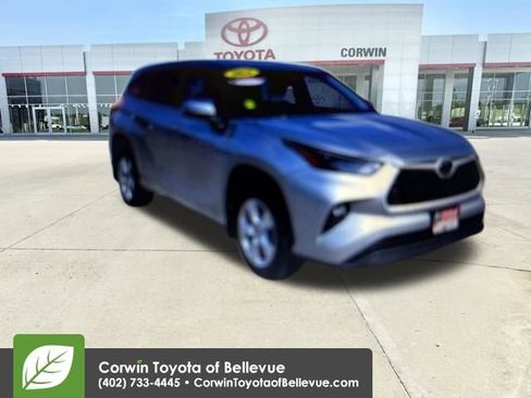 Used 2024 Toyota Highlander LE image 1