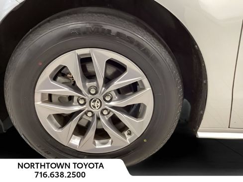 Used 2025 Toyota Sienna XLE FWD image 22