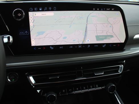 New 2026 Chevrolet Traverse LT image 12