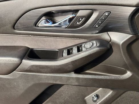 Used 2022 Chevrolet Traverse High Country image 24