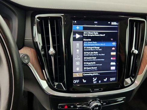 Used 2020 Volvo V60 T5 Cross Country w/ Protection Package Premier image 18