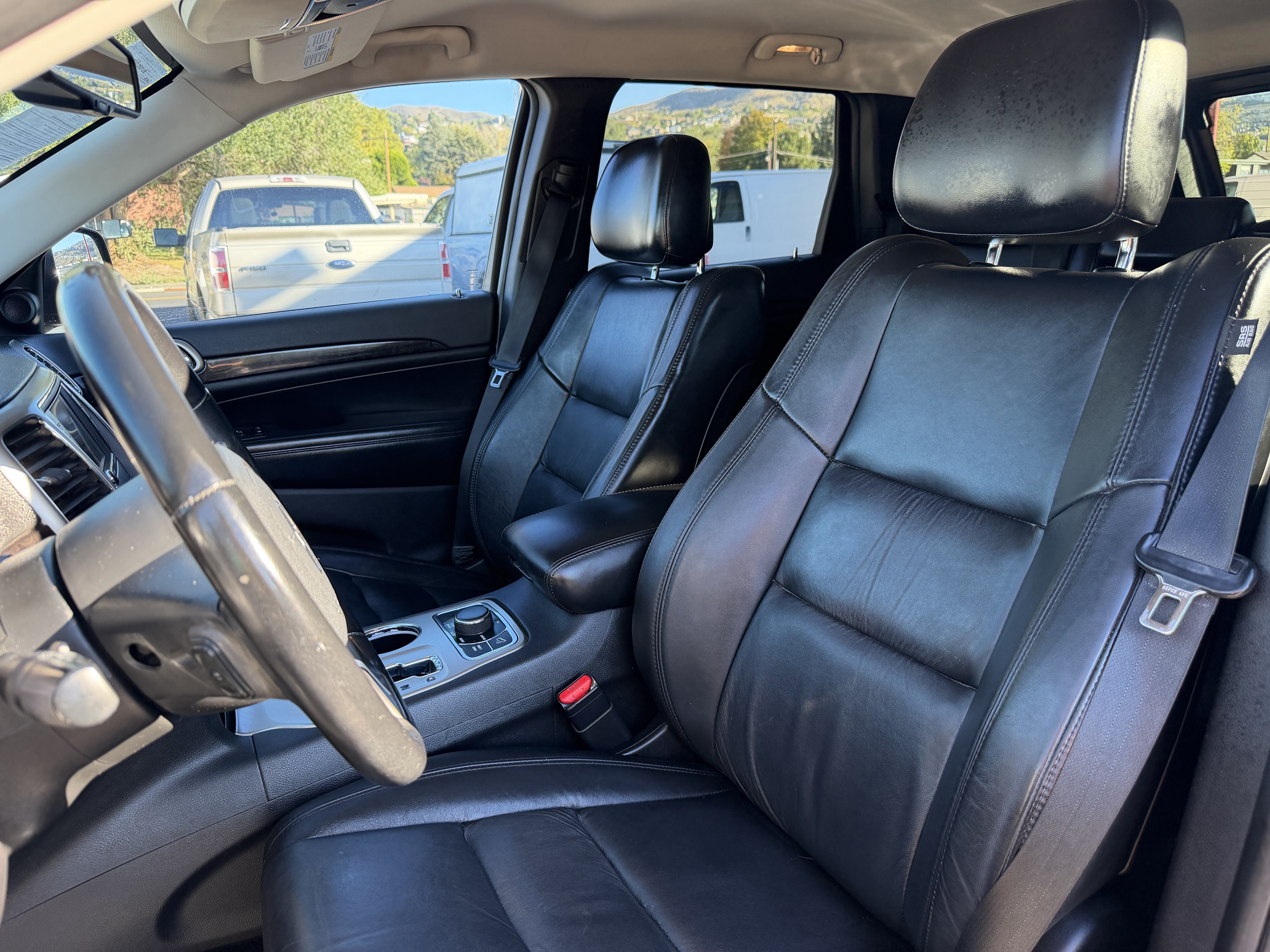 Used 2012 Jeep Grand Cherokee Laredo AWD/4WD image 15