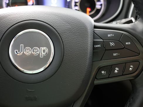 Used 2021 Jeep Cherokee Trailhawk w/ Sun, Sound & Nav Group AWD/4WD image 30