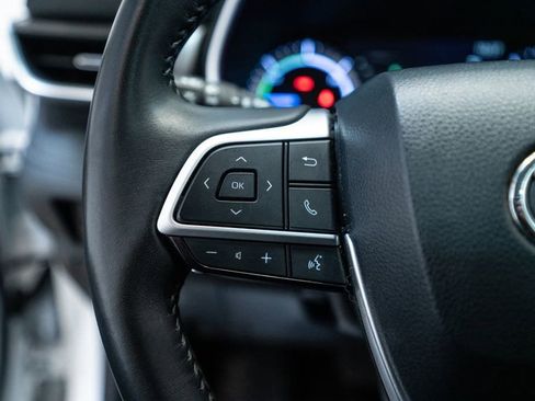 Certified 2024 Toyota Highlander XLE image 17