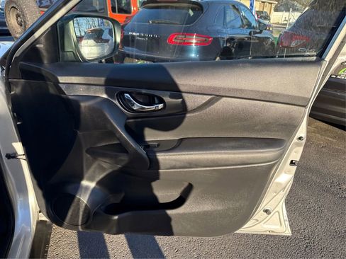 Used 2018 Nissan Rogue S image 21