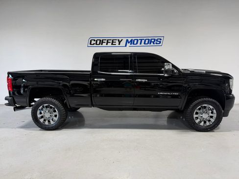 Used 2018 GMC Sierra 2500 Denali w/ Duramax Plus Package AWD/4WD image 7