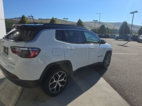 Used 2024 Jeep Compass Limited AWD/4WD image 7