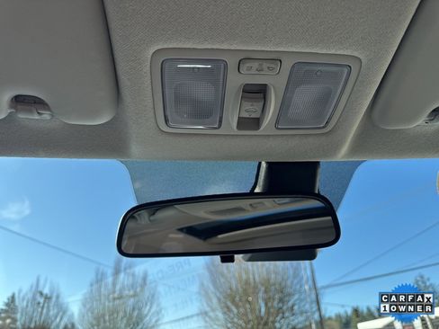 Used 2025 Hyundai Venue SEL image 24