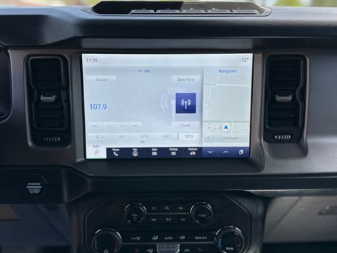 Used 2023 Ford Bronco Outer Banks w/ Sasquatch Package AWD/4WD image 14
