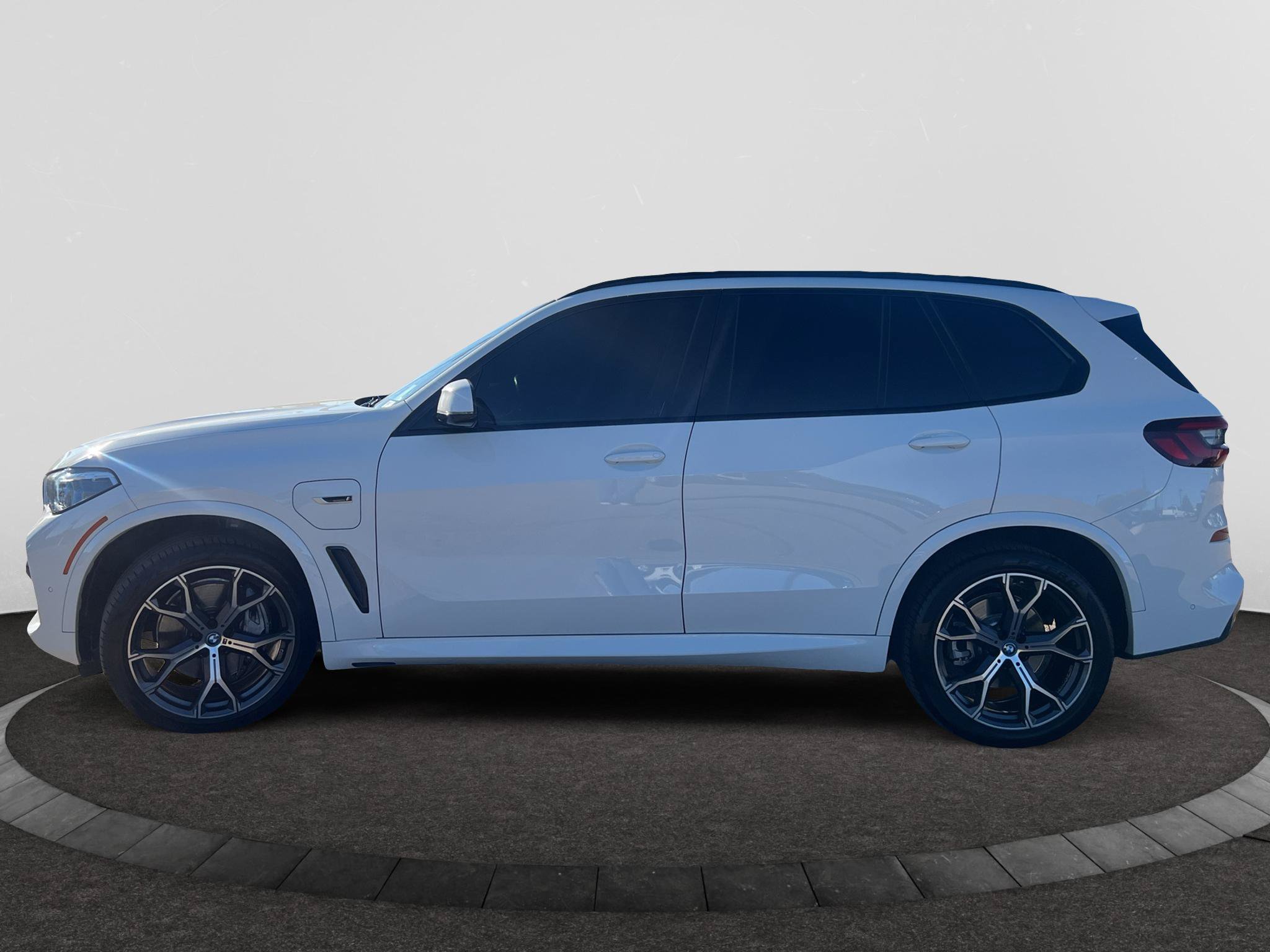 Used 2023 BMW X5 xDrive45e w/ Executive Package AWD/4WD image 1