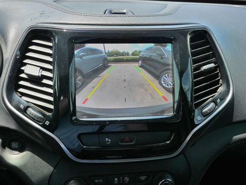 Used 2019 Jeep Cherokee Limited AWD/4WD image 34