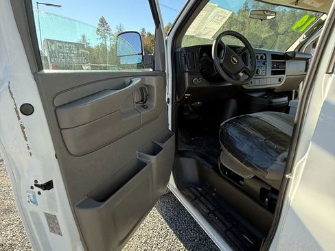 Used 2014 Chevrolet Express 2500 image 18