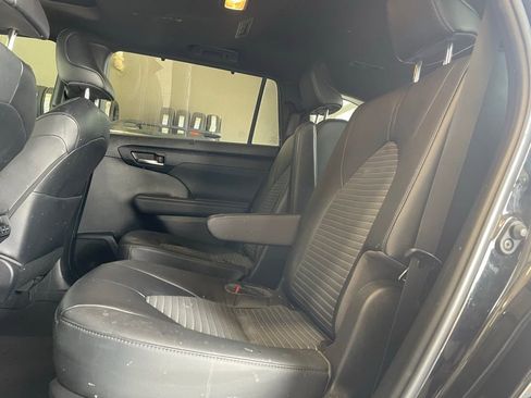 Used 2023 Toyota Highlander XSE image 16