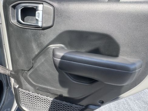 Used 2018 Jeep Wrangler Unlimited Sport S AWD/4WD image 17