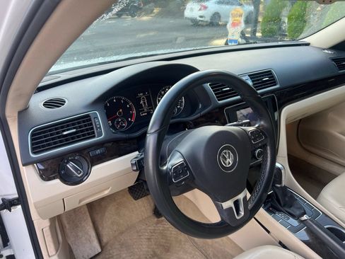 Used 2014 Volkswagen Passat 1.8T SEL Premium FWD image 12