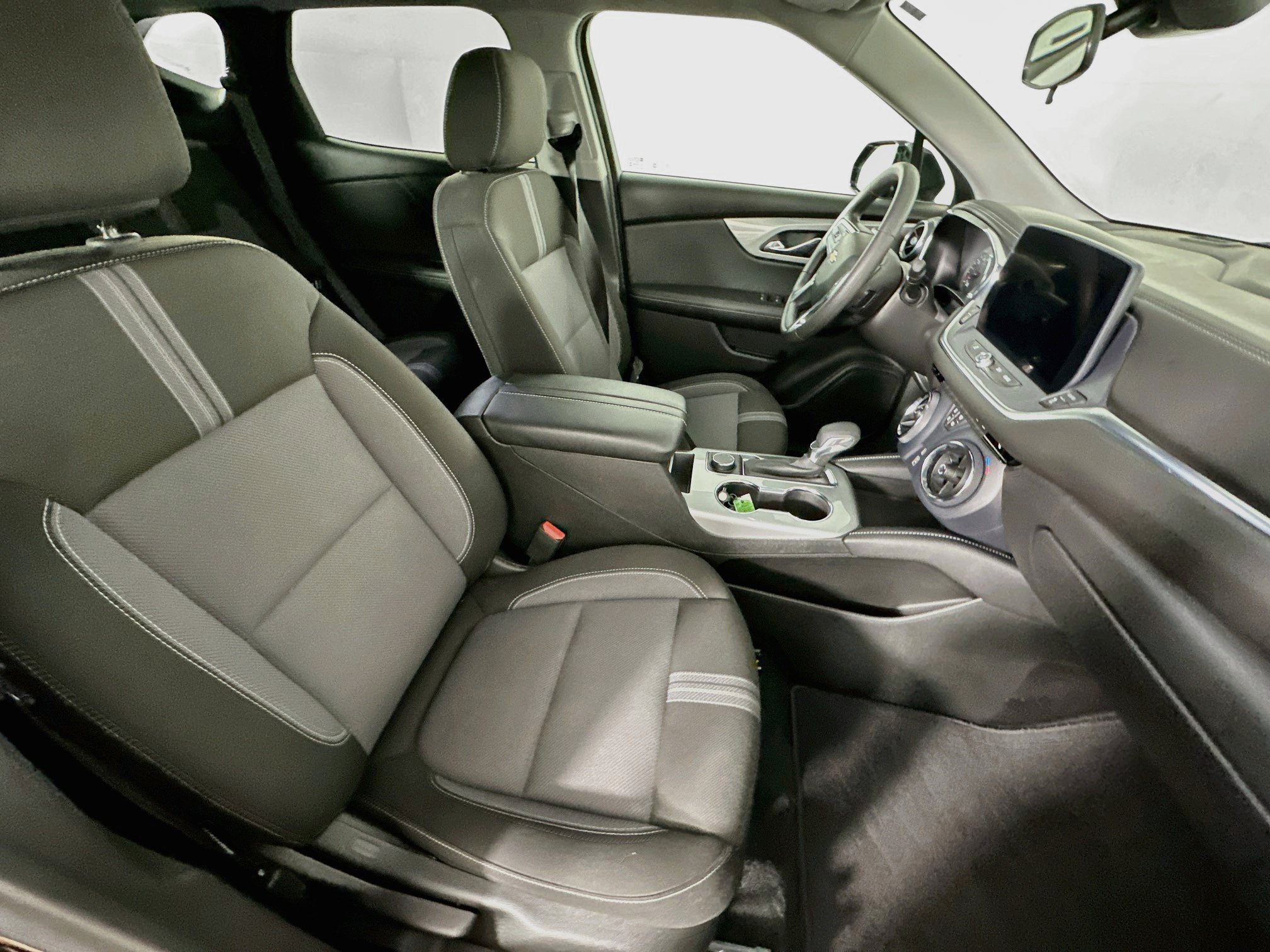 Used 2025 Chevrolet Blazer LT FWD image 30