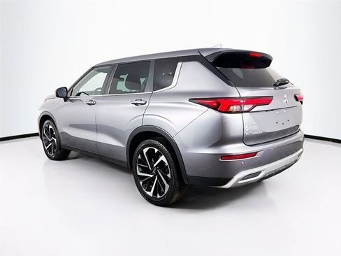 Used 2023 Mitsubishi Outlander SE AWD/4WD image 5
