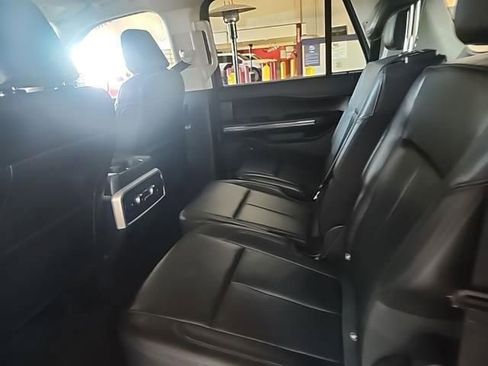 Used 2023 Ford Expedition Max XLT image 10