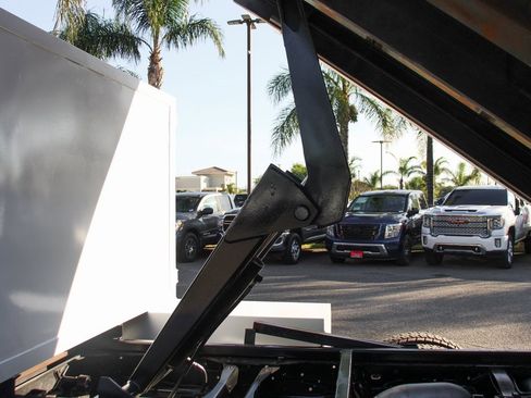 Used 2020 RAM 5500 Tradesman w/ Chrome Appearance Group image 15