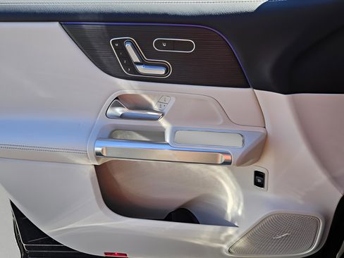 New 2026 Mercedes-Benz GLB 250 image 21