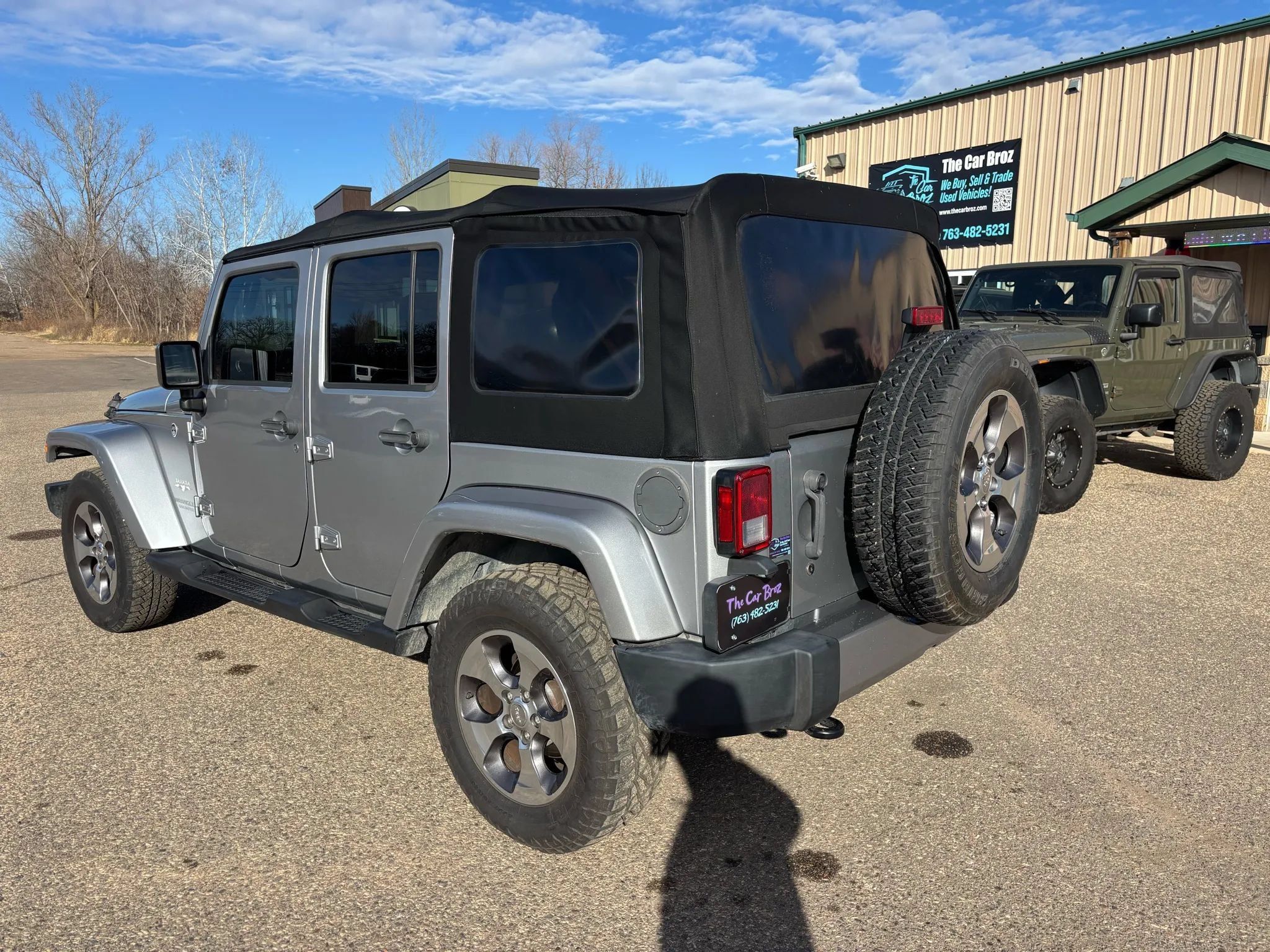 Used 2017 Jeep Wrangler Unlimited Sahara w/ Connectivity Group AWD/4WD image 7