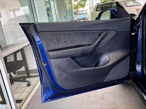 Used 2021 Tesla Model Y Long Range AWD/4WD image 20