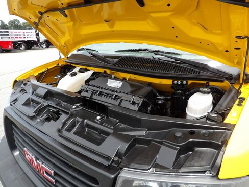 Used 2022 GMC Savana 3500 Extended w/ Power Convenience Package RWD image 32