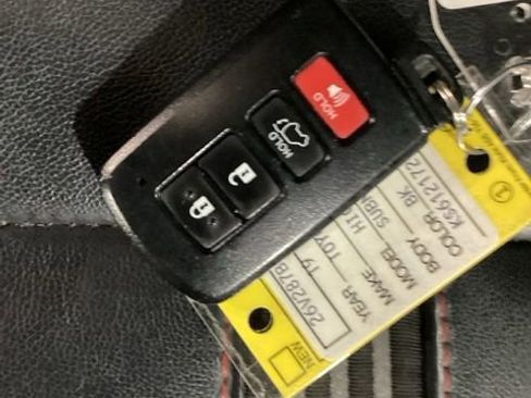 Used 2019 Toyota Highlander SE AWD/4WD image 25