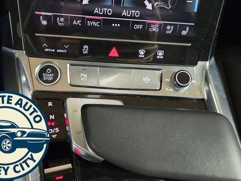 Used 2024 Audi Q8 e-tron Premium Plus image 16