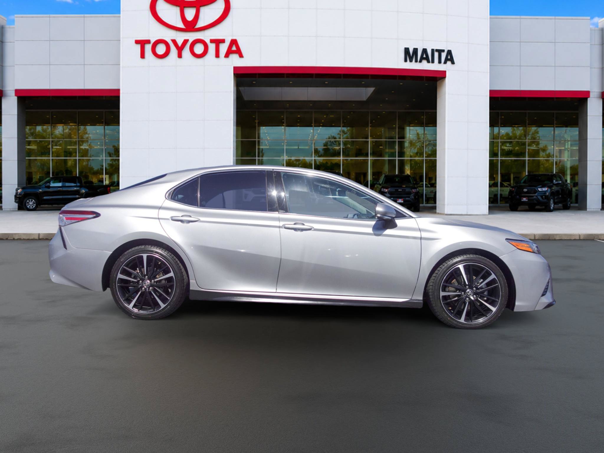 Used 2020 Toyota Camry XSE FWD image 2
