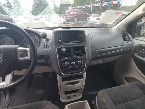 Used 2017 Dodge Grand Caravan SXT w/ Quick Order Package 29G SXT FWD image 15
