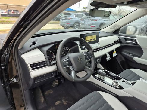 New 2026 Mitsubishi Outlander SE FWD image 32