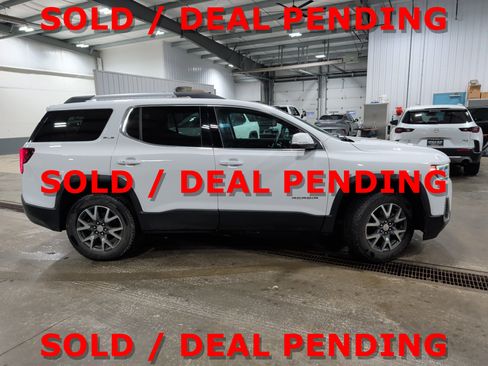 Used 2022 GMC Acadia SLE w/ Driver Convenience Package image 2