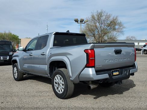 Used 2024 Toyota Tacoma SR5 AWD/4WD image 8
