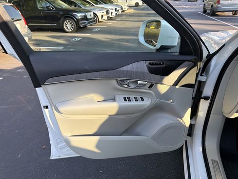 Certified 2023 Volvo XC90 B6 Plus AWD/4WD image 14