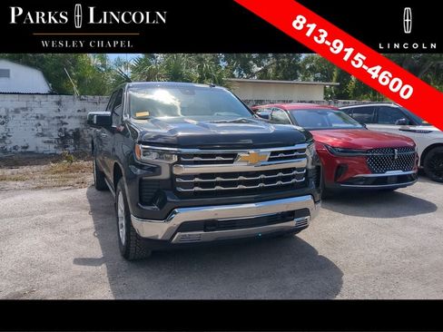 Used 2022 Chevrolet Silverado 1500 LTZ w/ Z71 Off-Road Package AWD/4WD image 4