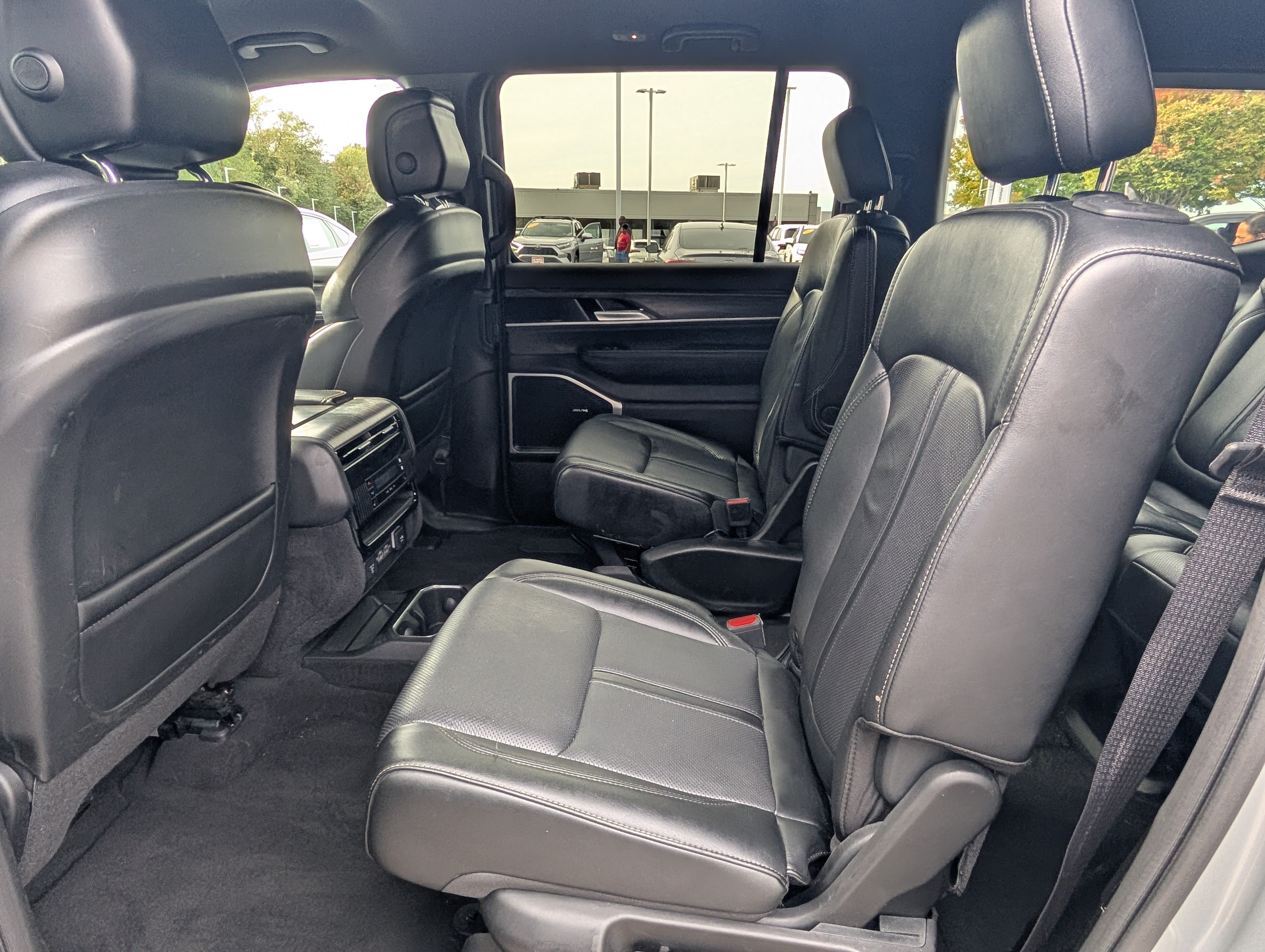 Used 2024 Jeep Wagoneer Series II AWD/4WD image 17