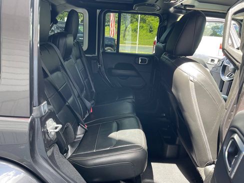 Used 2018 Jeep Wrangler Unlimited Sahara w/ Dual Top Group AWD/4WD image 30
