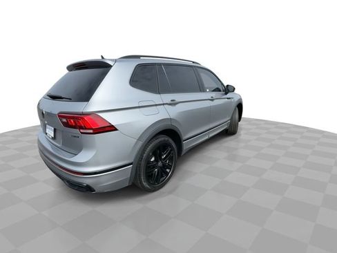Used 2022 Volkswagen Tiguan SE R-Line image 8