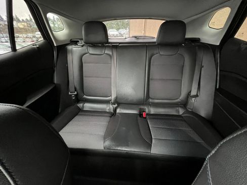 Used 2025 Chevrolet Trax LT image 38