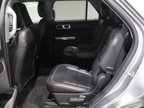 Used 2022 Ford Explorer XLT AWD/4WD image 16
