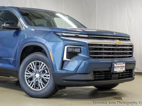 New 2026 Chevrolet Traverse LT w/ Driver Confidence Package image 3