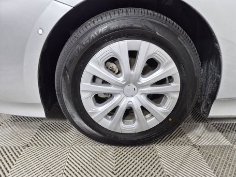 Used 2022 Toyota Prius LE FWD image 29