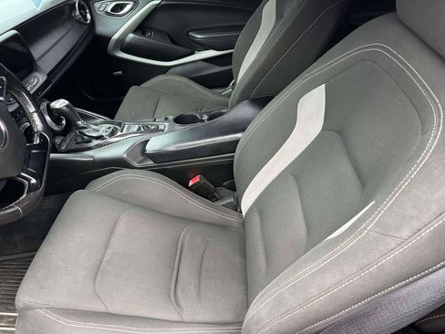 Used 2019 Chevrolet Camaro LT w/ Technology Package RWD image 5