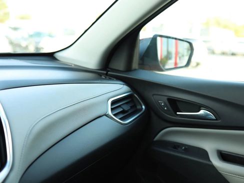 Used 2019 Chevrolet Equinox Premier image 32