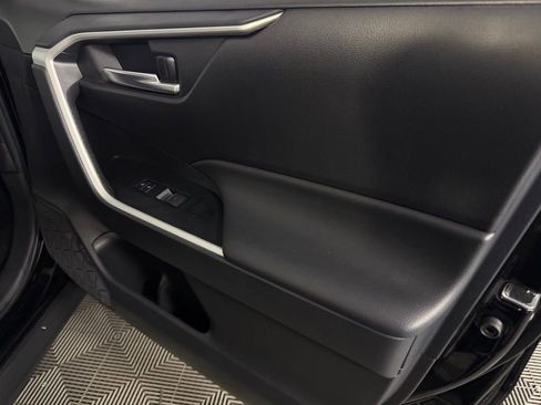 Used 2025 Toyota RAV4 XLE AWD/4WD image 30