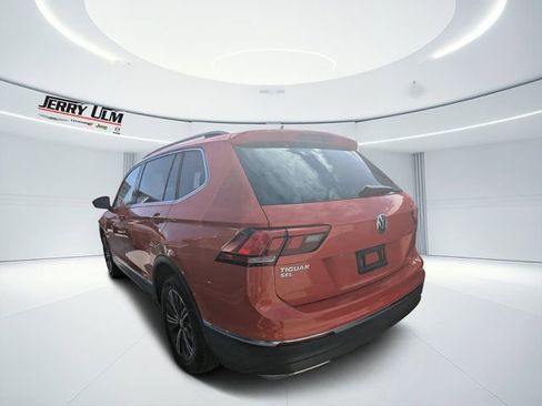 Used 2018 Volkswagen Tiguan SEL image 4