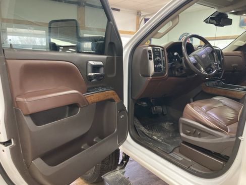 Used 2019 Chevrolet Silverado 2500 High Country w/ Duramax Plus Package image 10